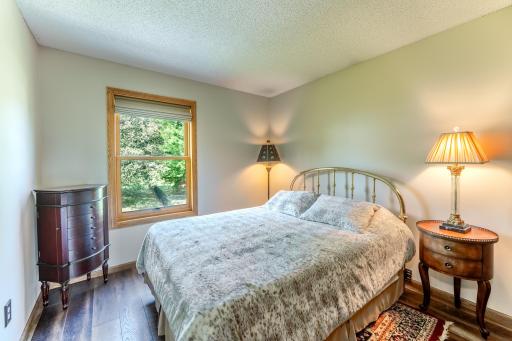 10BED01.jpg
