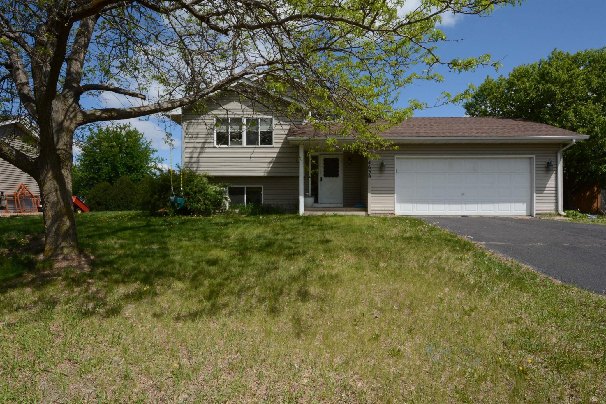 4638 Pondview Circle 02.jpg