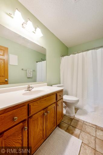 Upper Level Full Bathroom