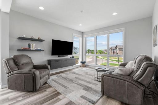 16162 Eagleview Drive, Lakeville, MN 55044