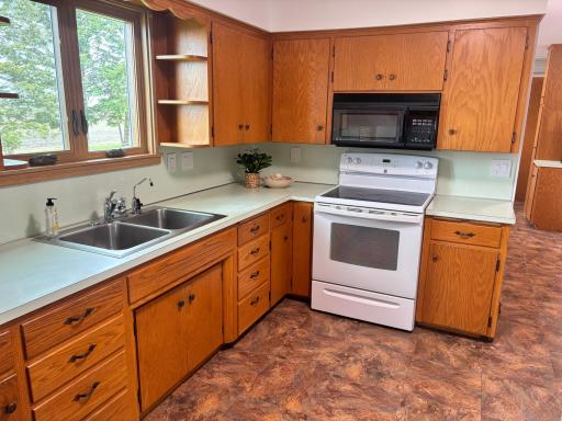 306 E 5th Street N, Truman, MN 56088