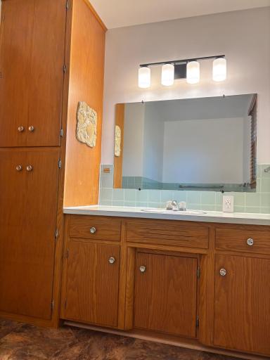 306 E 5th Street N, Truman, MN 56088