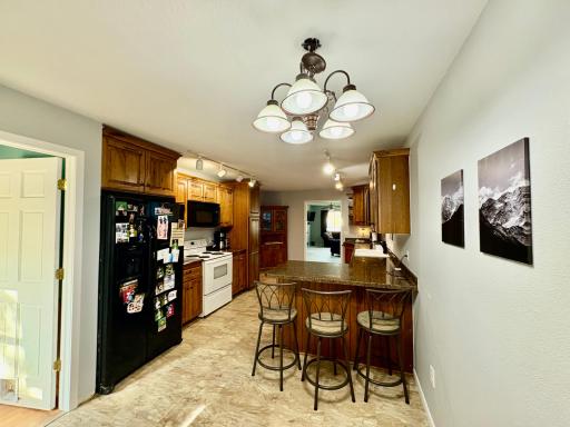 Dining/kitchen