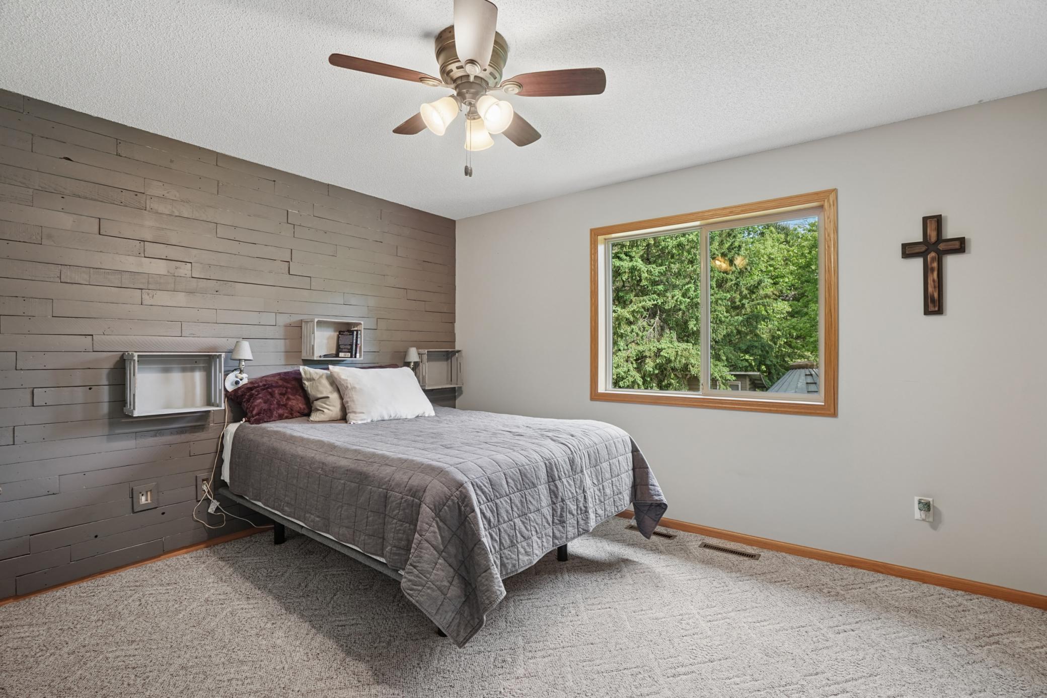 Second upper level bedroom
