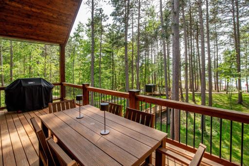 Host intimate dinners while taking in all the northern lake views