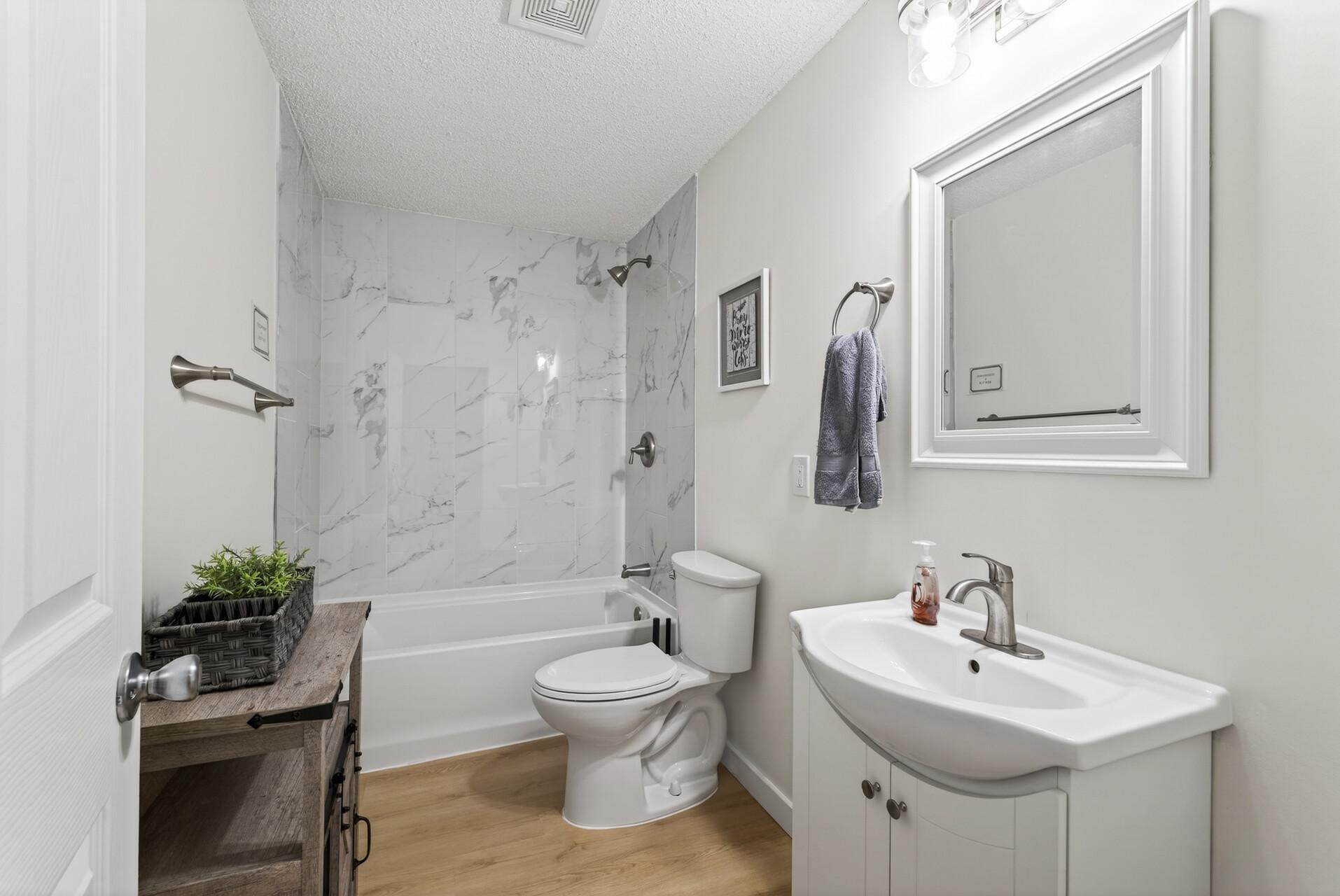 Full bath in the basement.