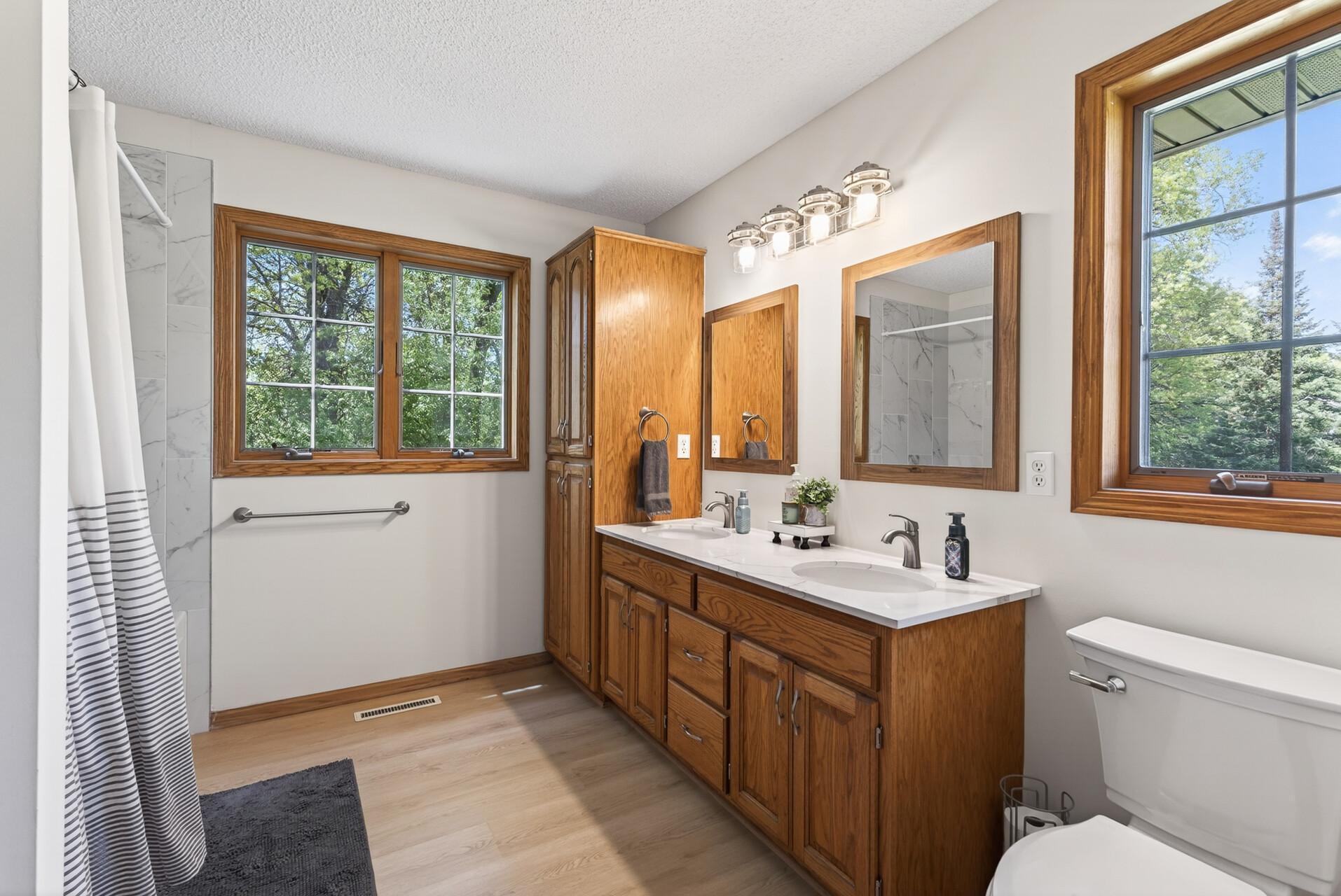 Double vanity with tub/shower.