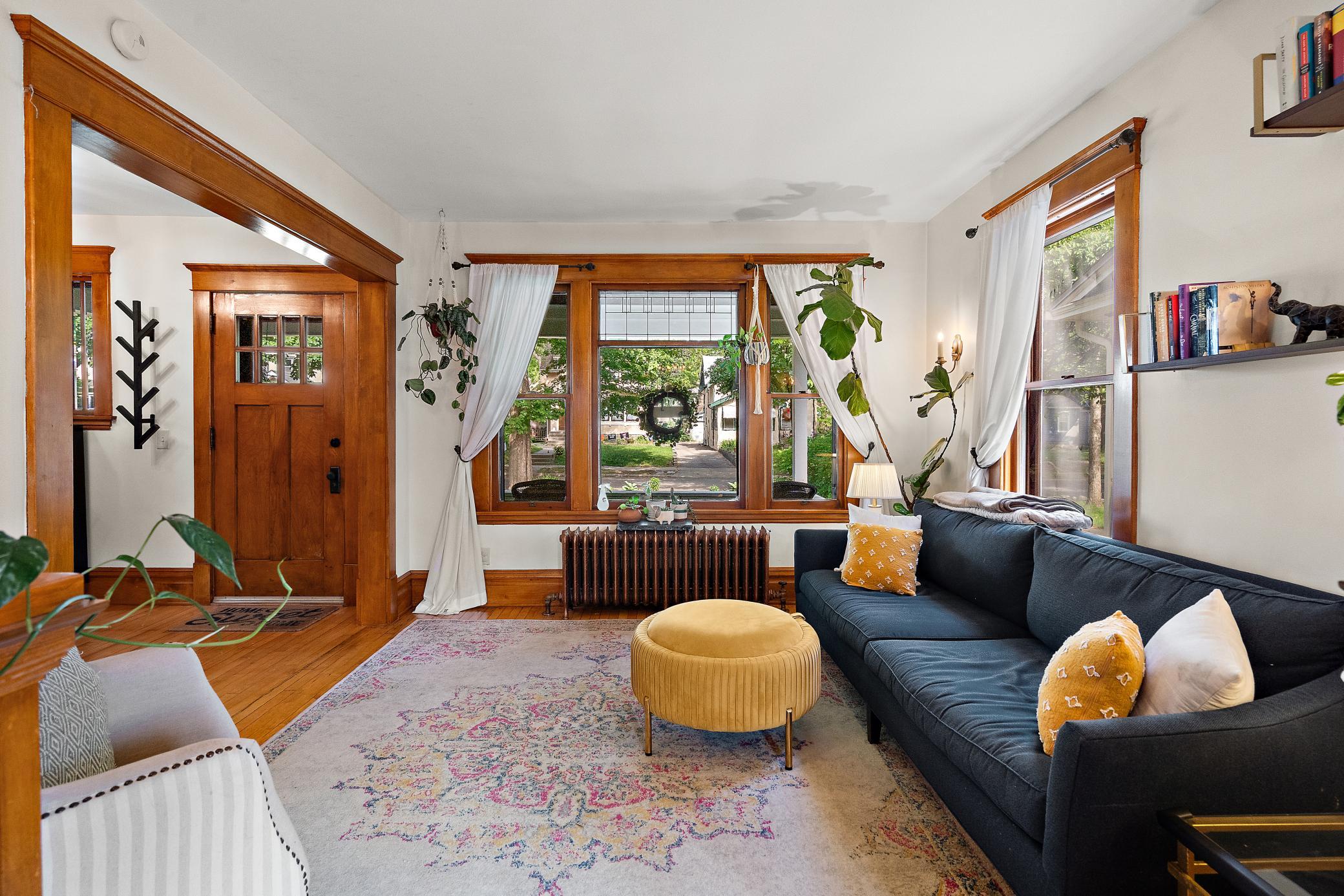 Spacious living room