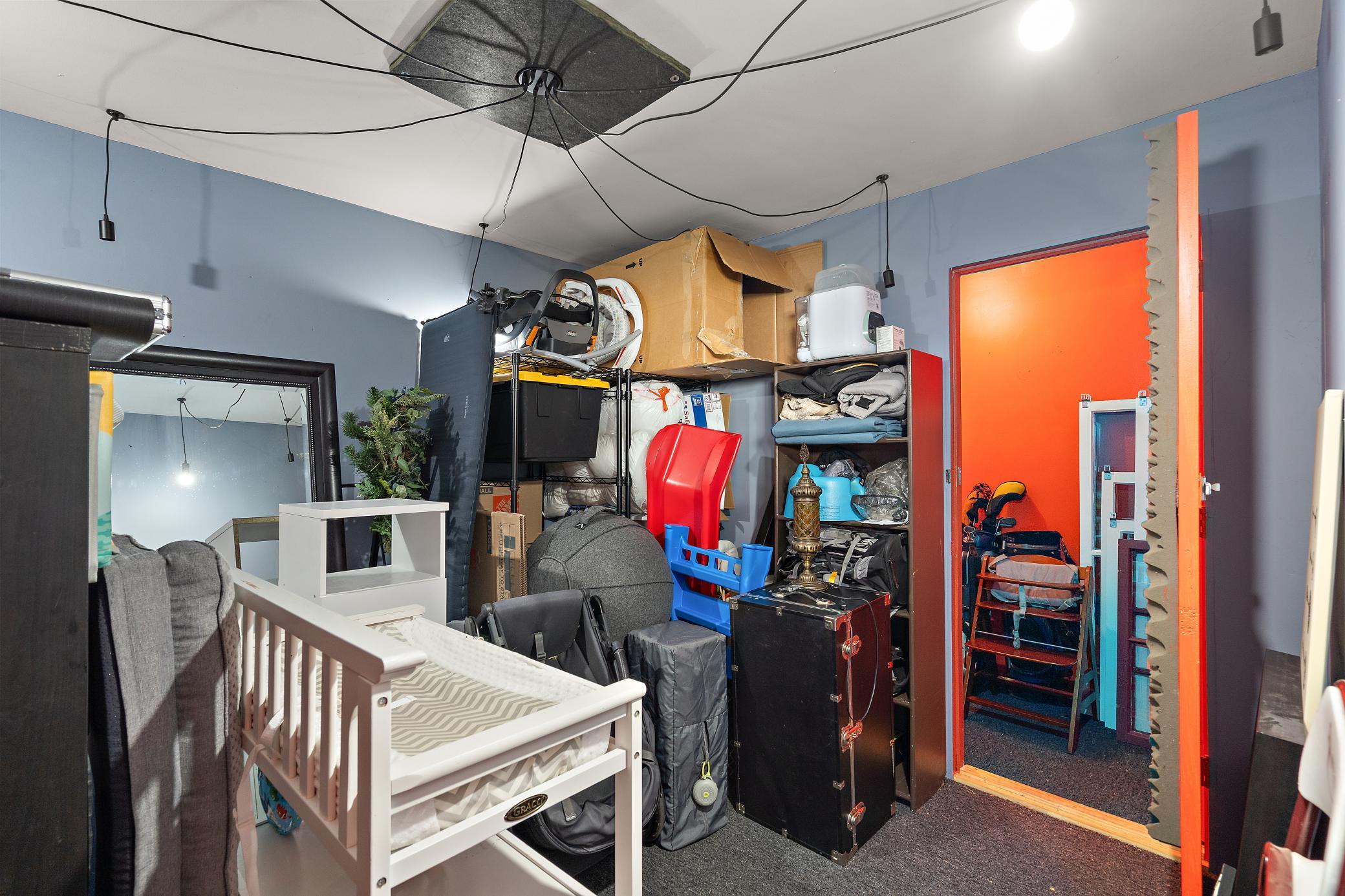 This is the 3rd stall garage space