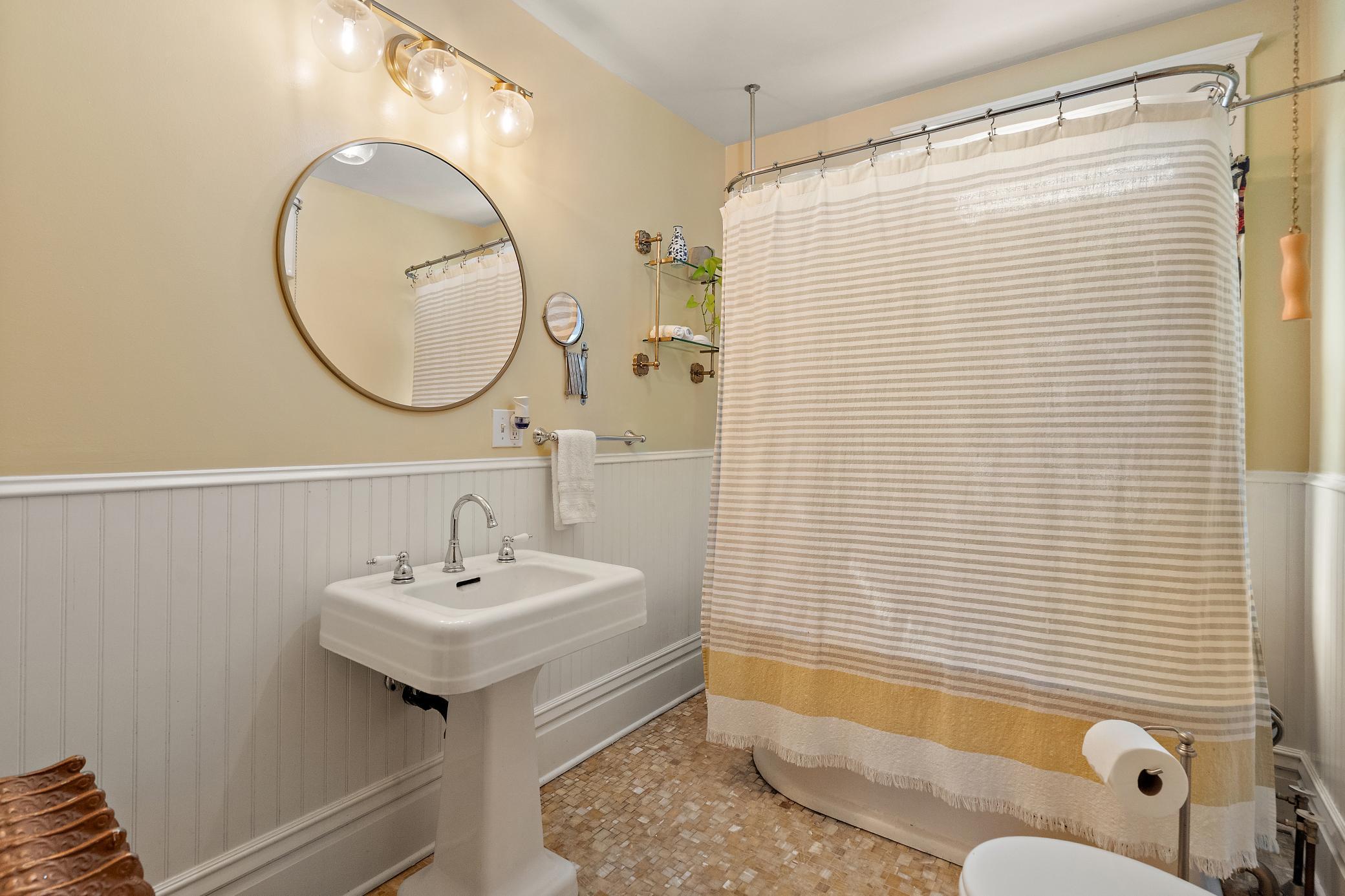 Full upper level bathroom