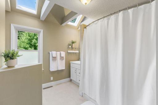Nice large bathroom on the main level with tub/ shower combo