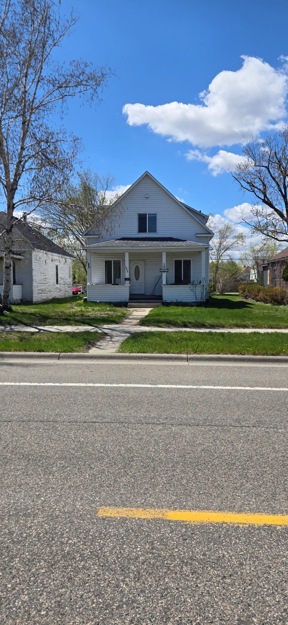 Front of House.jpg