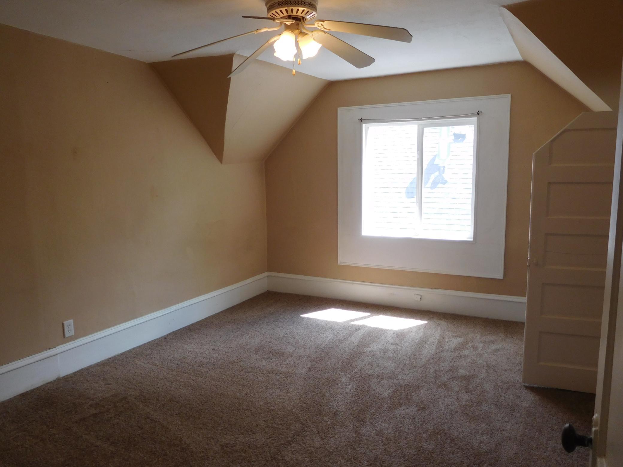 Upstairs Bedroom 2.JPG