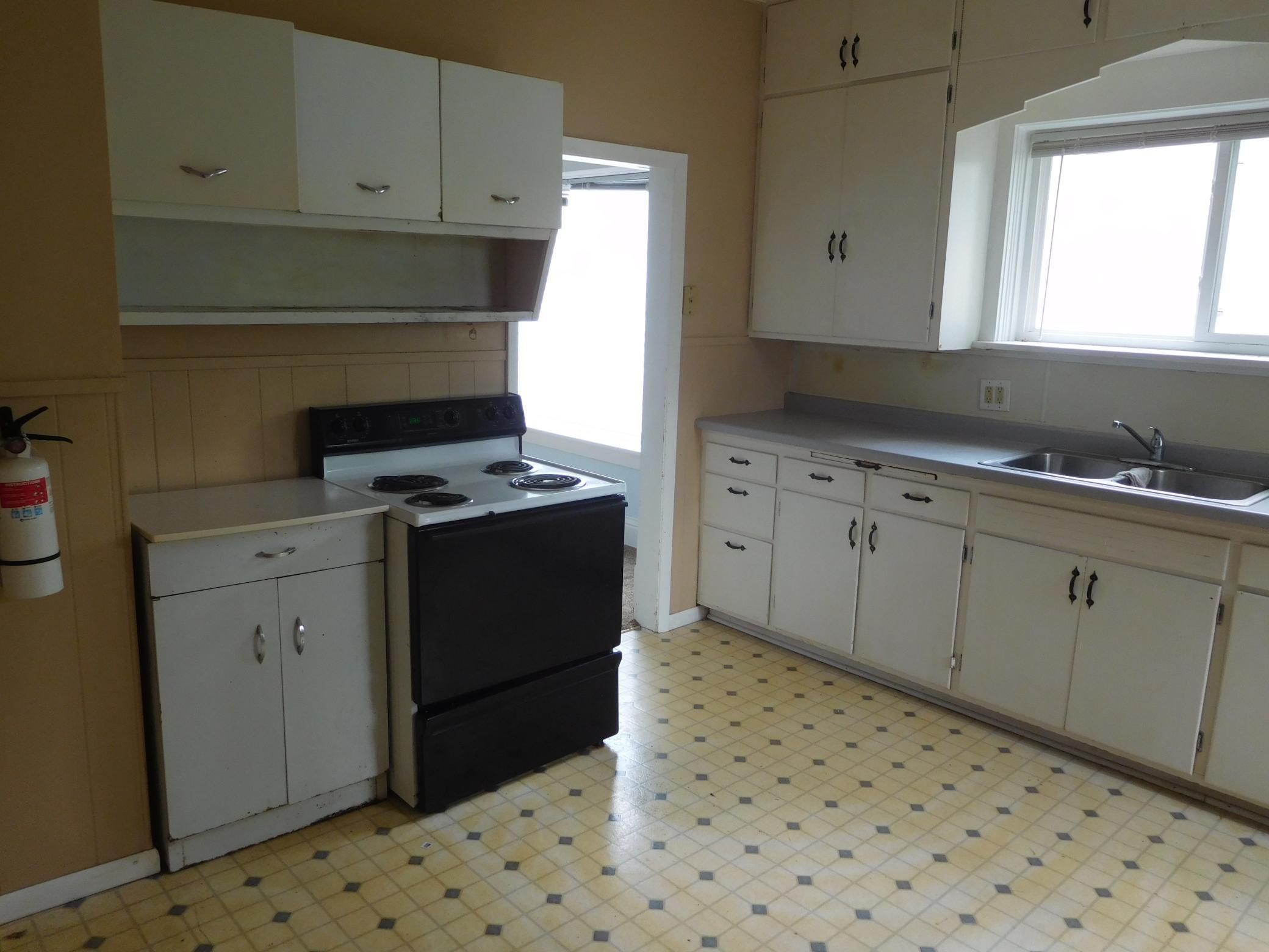 Kitchen Oven.JPG