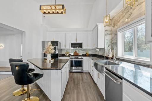 9154 Edinburgh Lane, Woodbury, MN 55125