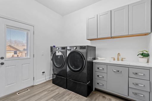 9154 Edinburgh Lane, Woodbury, MN 55125