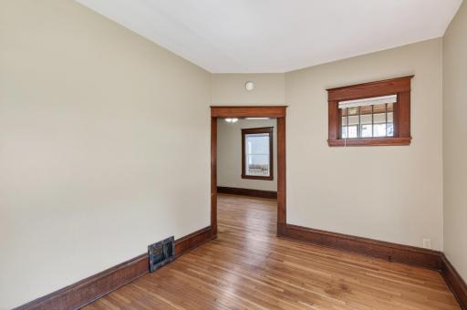 1041 Magnolia Avenue E, Saint Paul, MN 55106