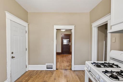 1041 Magnolia Avenue E, Saint Paul, MN 55106
