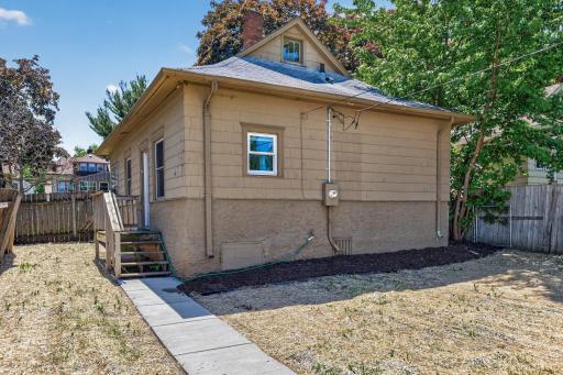 1041 Magnolia Avenue E, Saint Paul, MN 55106