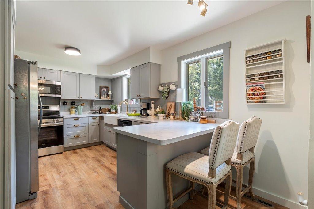 Breakfast Bar in Kitchen