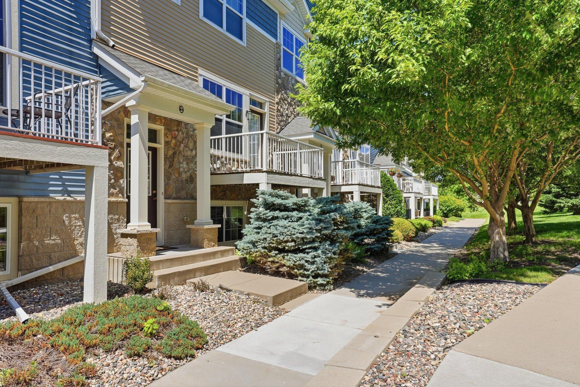 001_1842_colonial_lane_ext_13_688.jpg