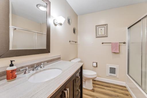 1402 Mcnally Drive, B, Winona, MN 55987