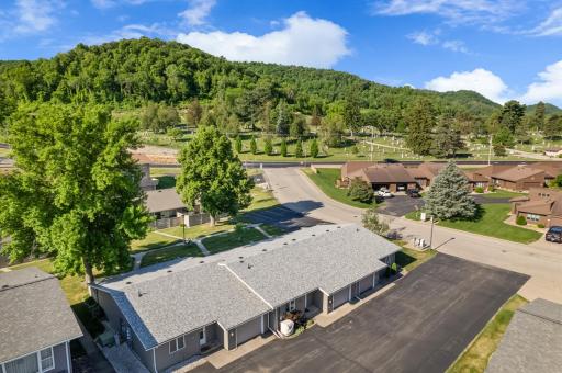 1402 Mcnally Drive, B, Winona, MN 55987