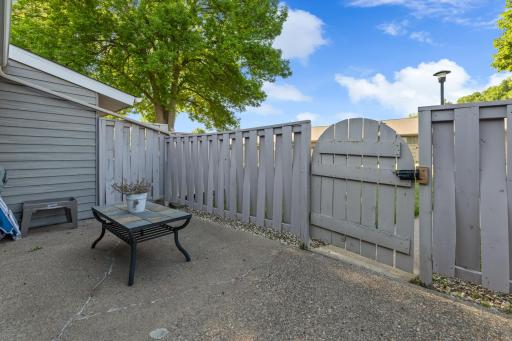 1402 Mcnally Drive, B, Winona, MN 55987