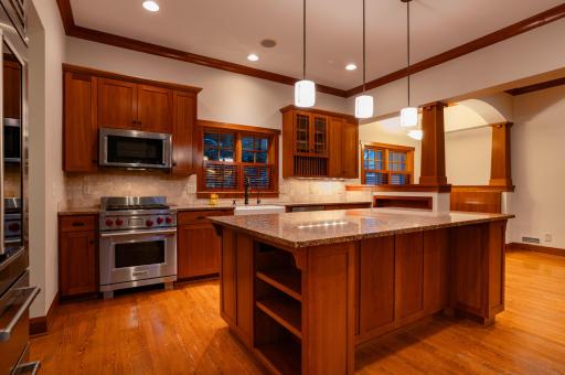 582 Summit Avenue, Saint Paul, MN 55102