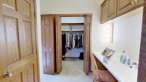 605-Van-Buren-St-primary dressingroom and walk-in-closet.jpg