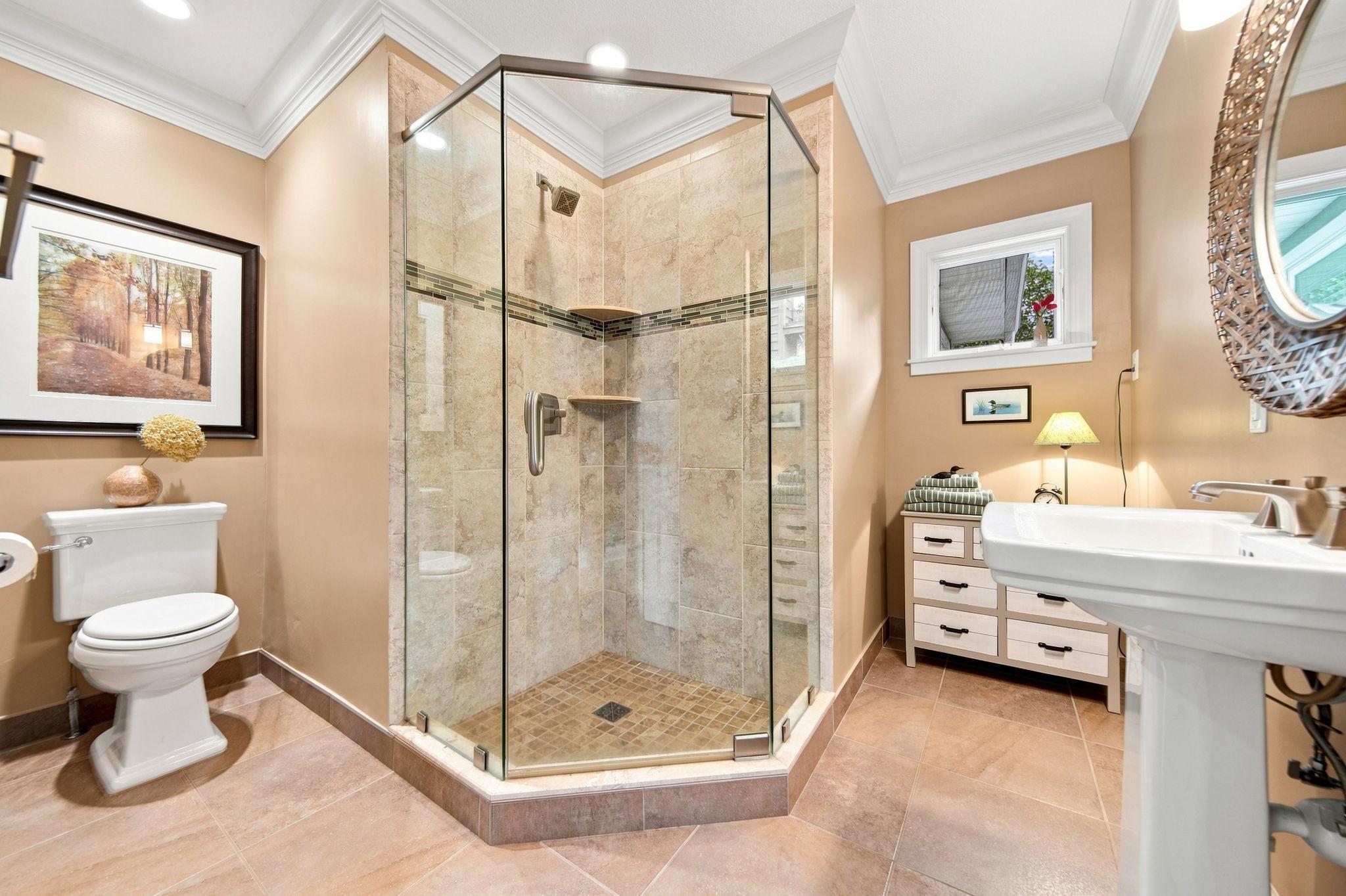 Main level 3/4 bathroom