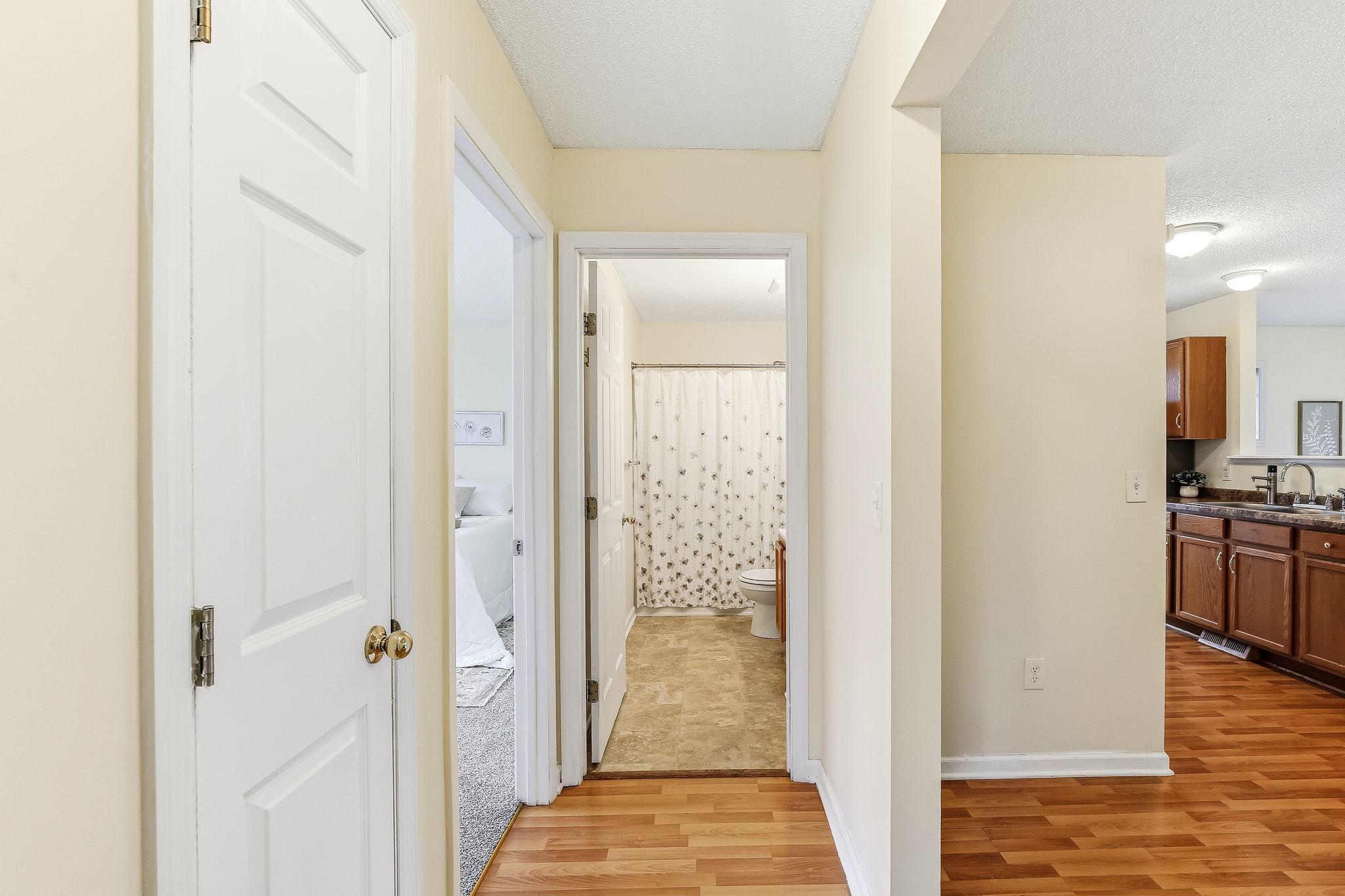 15-web-or-mls-3026-Morgan-Ave-15.jpg