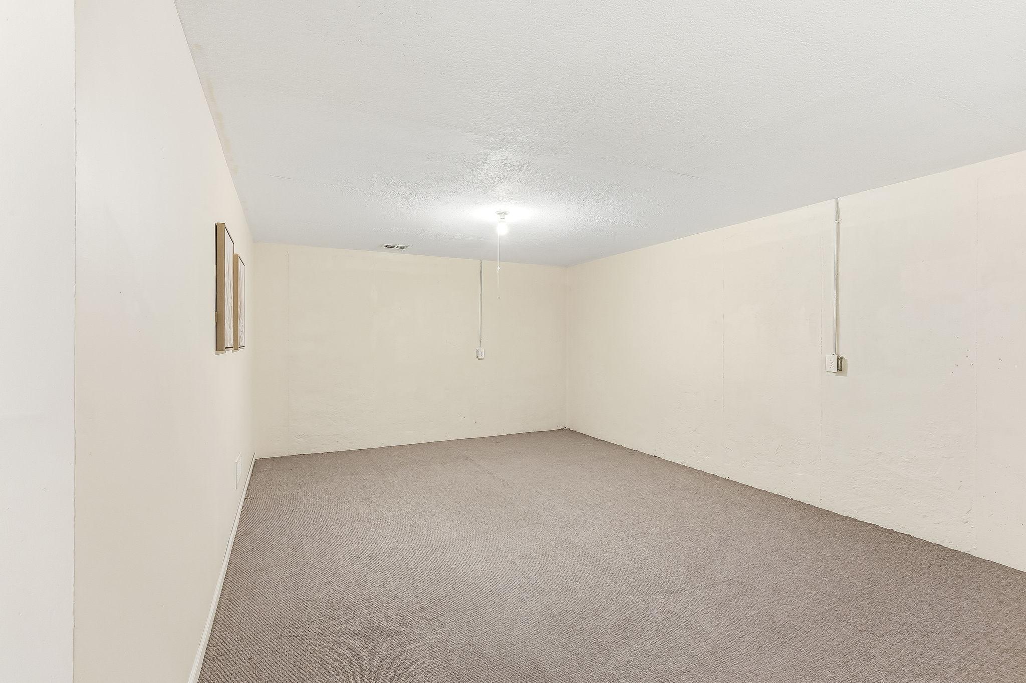 35-web-or-mls-3026-Morgan-Ave-35.jpg