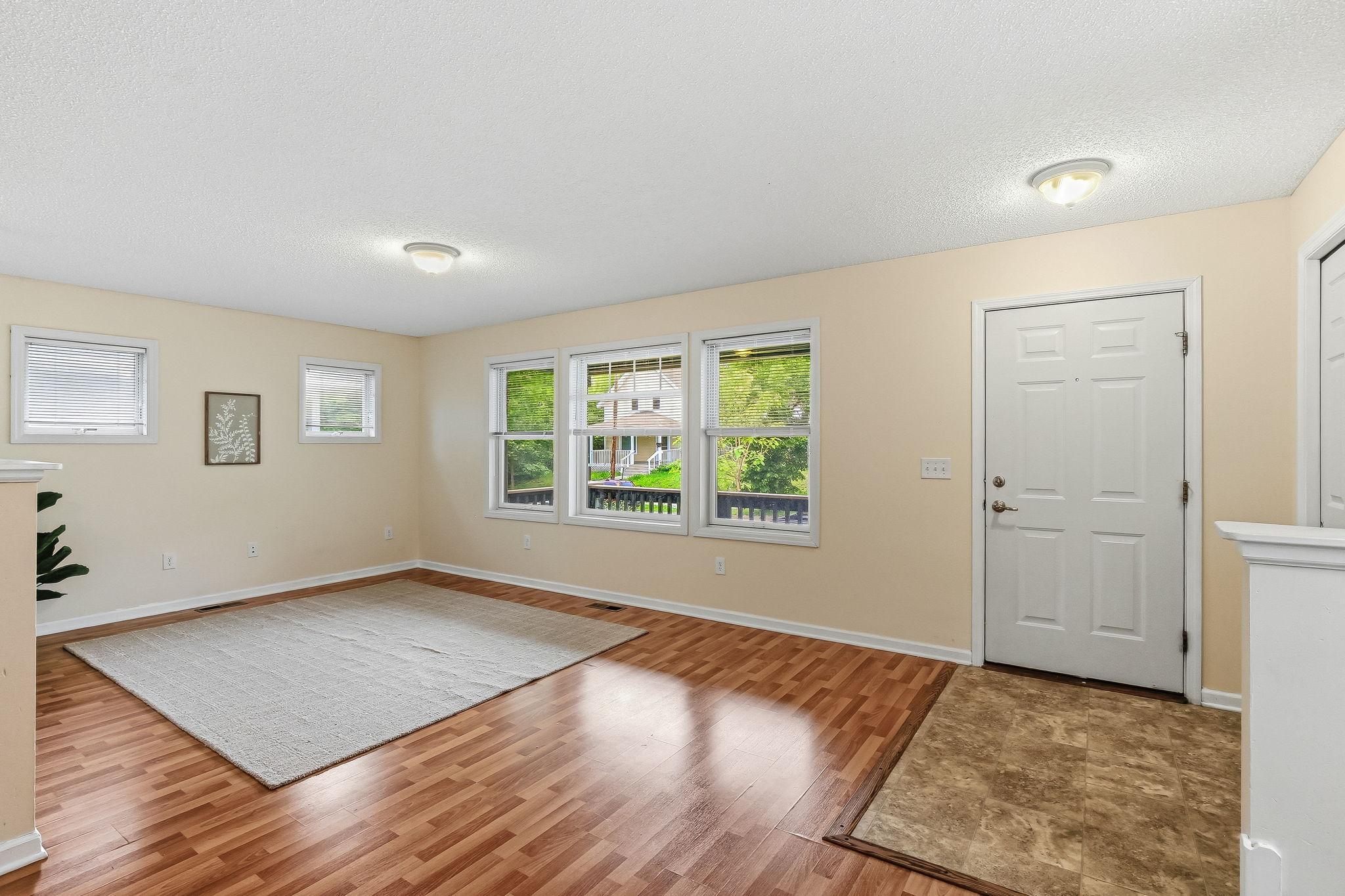 9-web-or-mls-3026-Morgan-Ave-09.jpg