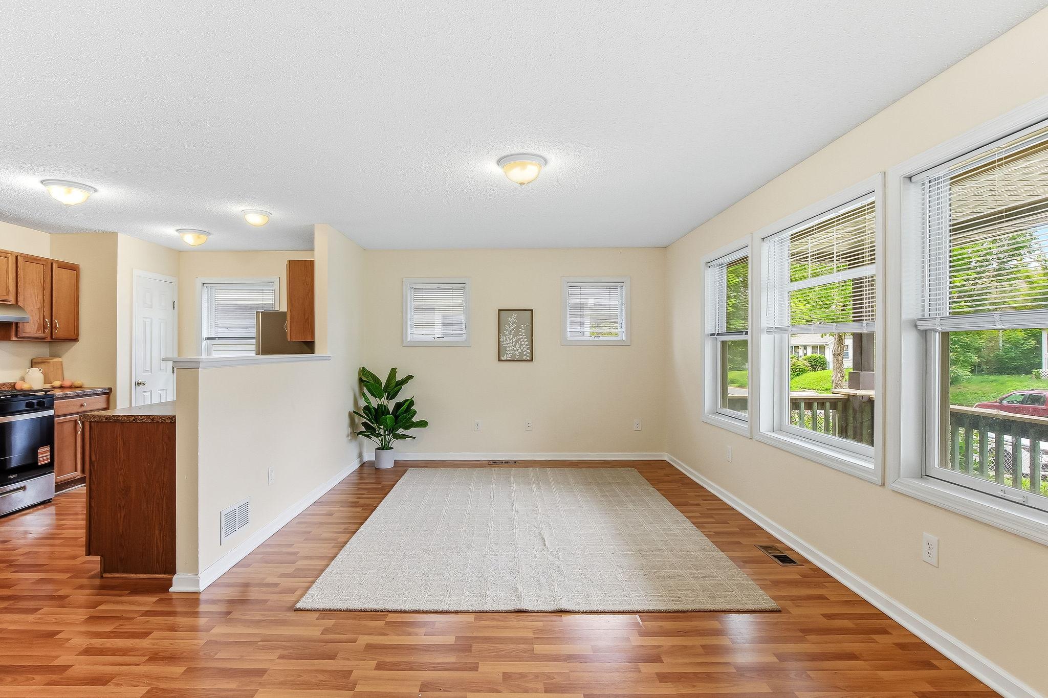 7-web-or-mls-3026-Morgan-Ave-07.jpg
