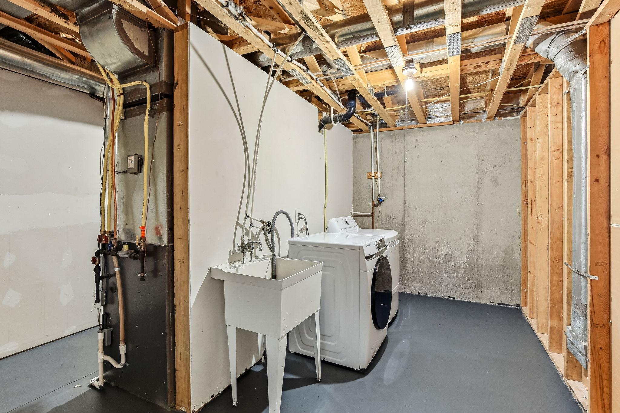 42-web-or-mls-3026-Morgan-Ave-42.jpg
