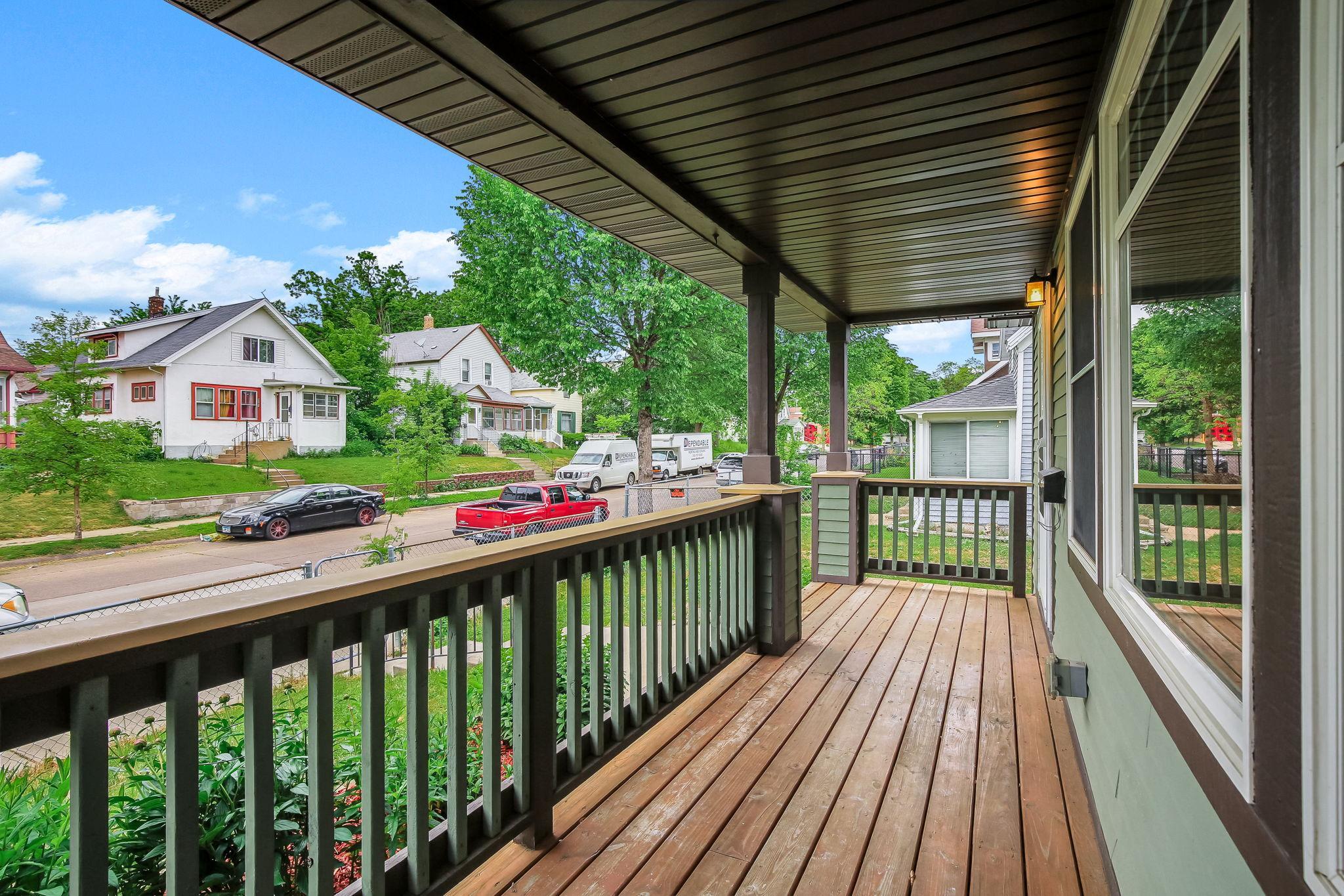 5-web-or-mls-3026-Morgan-Ave-05.jpg