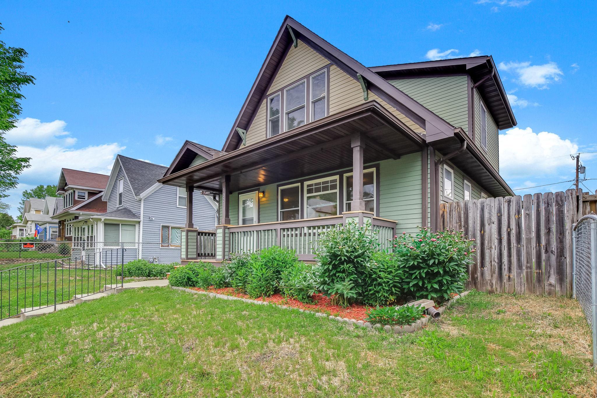 3-web-or-mls-3026-Morgan-Ave-03.jpg
