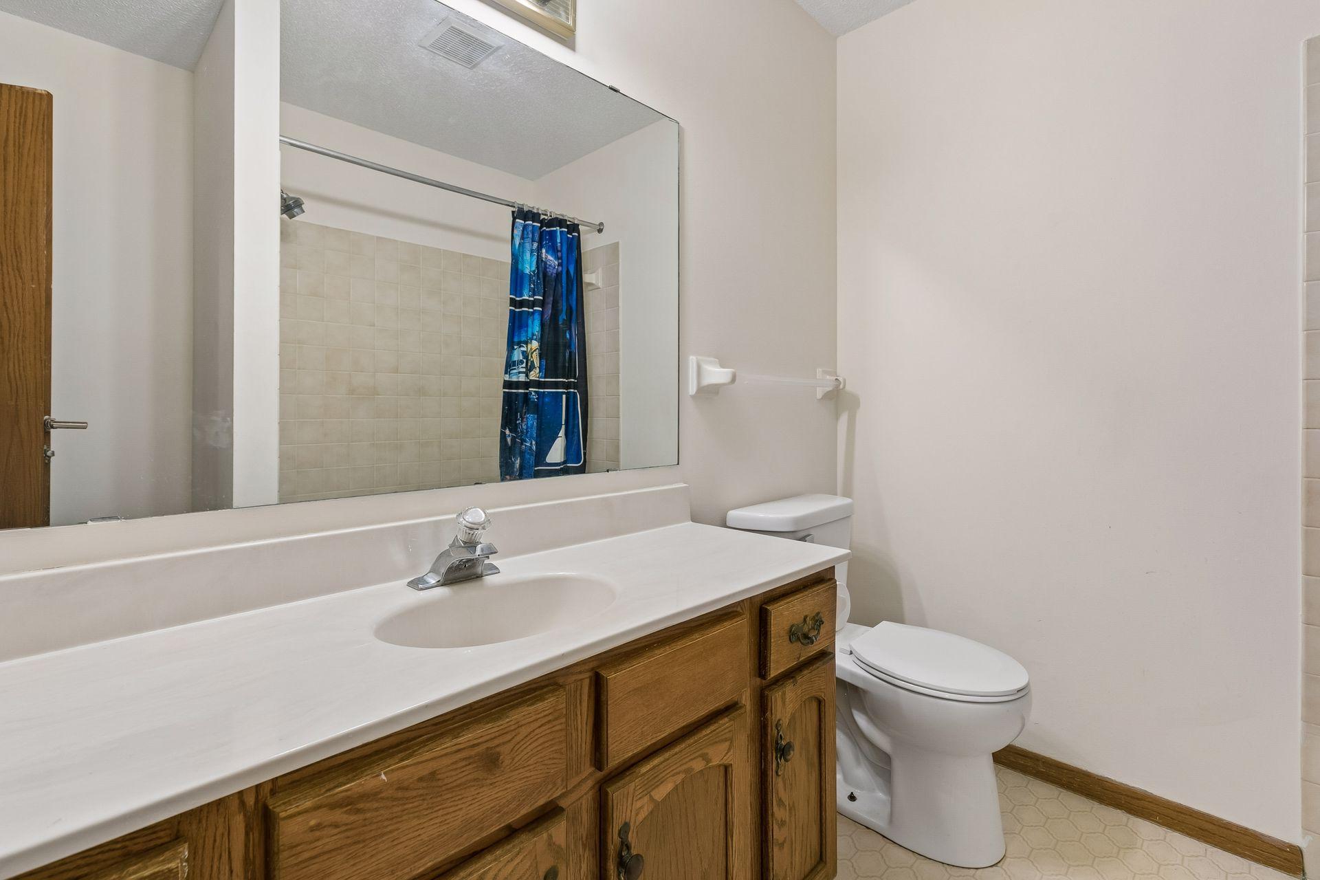 Upper level full bath
