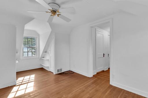 271 Lake Avenue N, Spicer, MN 56288