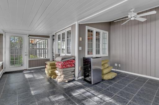 271 Lake Avenue N, Spicer, MN 56288