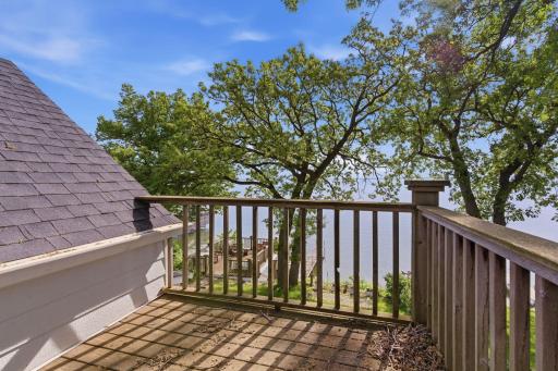 271 Lake Avenue N, Spicer, MN 56288
