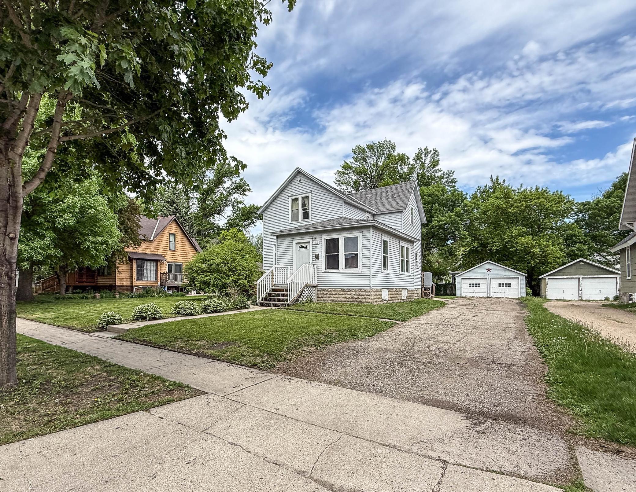 409 9th St SW - 6 Bed | 2 Bath