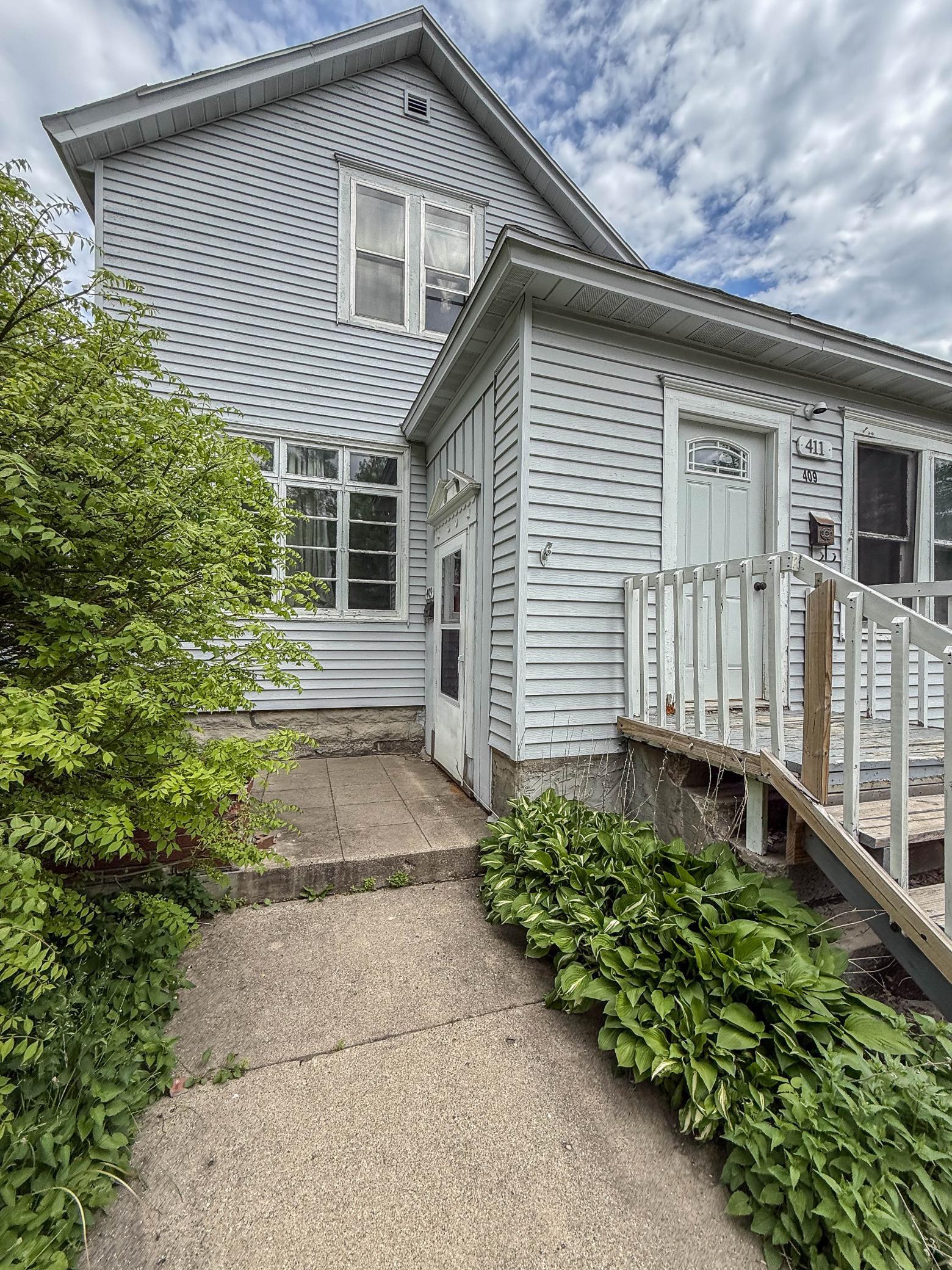 409 9th St SW - 6 Bed | 2 Bath