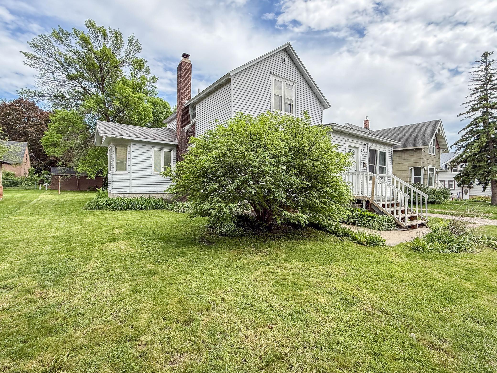 409 9th St SW - 6 Bed | 2 Bath