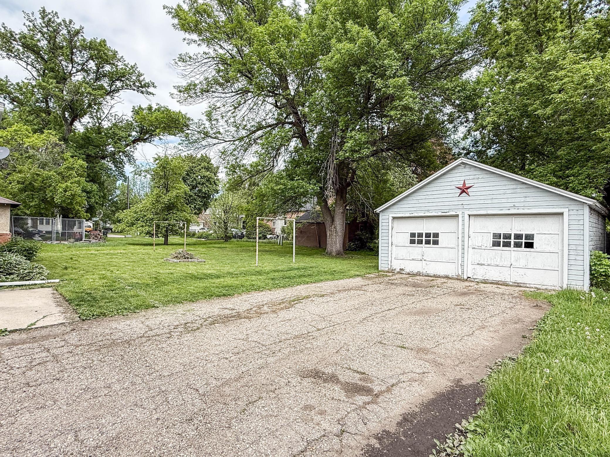 409 9th St SW - 6 Bed | 2 Bath