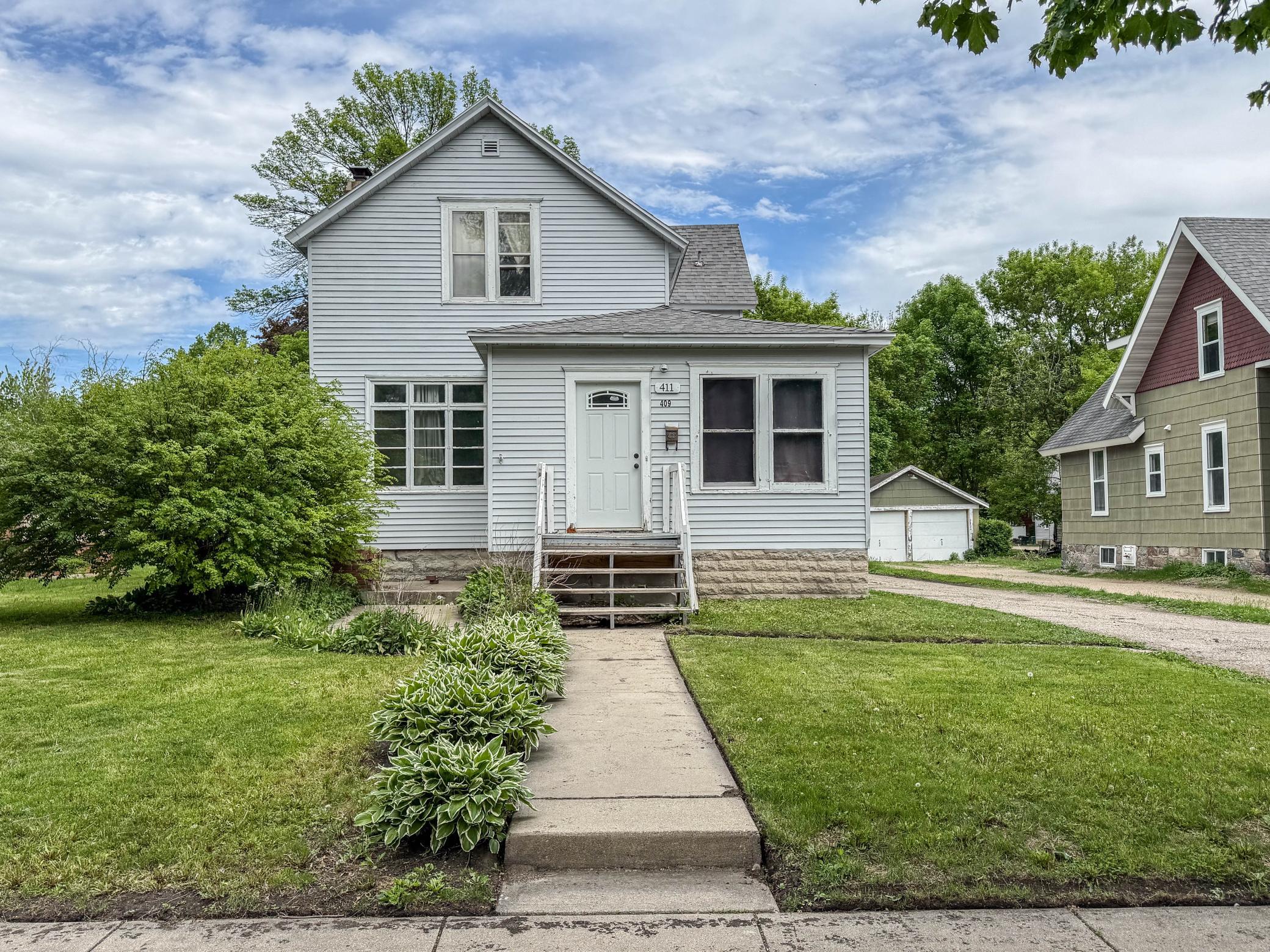 409 9th St SW - 6 Bed | 2 Bath