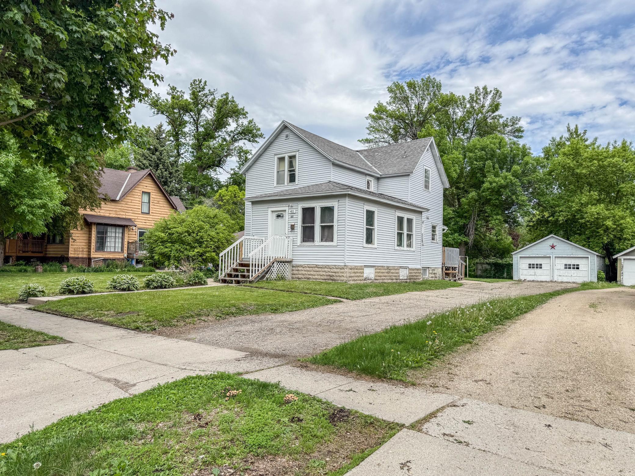409 9th St SW - 6 Bed | 2 Bath