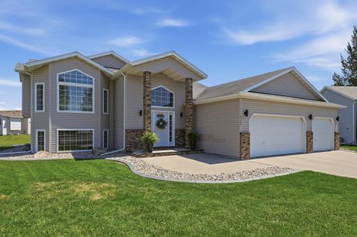 3124 11th Avenue S, Moorhead, MN 56560