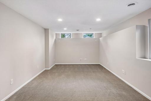 9994 Dunberry Circle, Eden Prairie, MN 55347